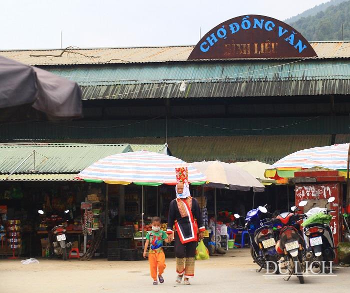 Chợ Đồng Văn (Bình Liêu)